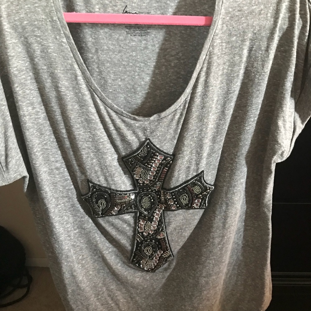 Like new Lane Bryant gray T-shirt with cross 14/16